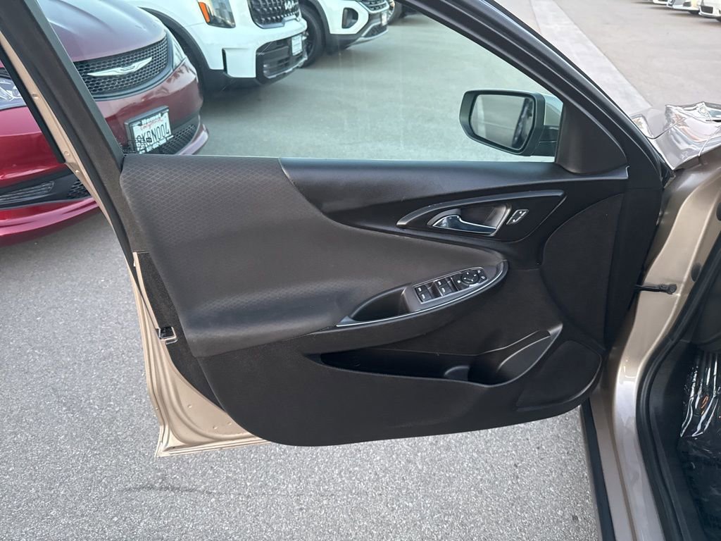 Used 2022 Chevrolet Malibu LT FWD image 12