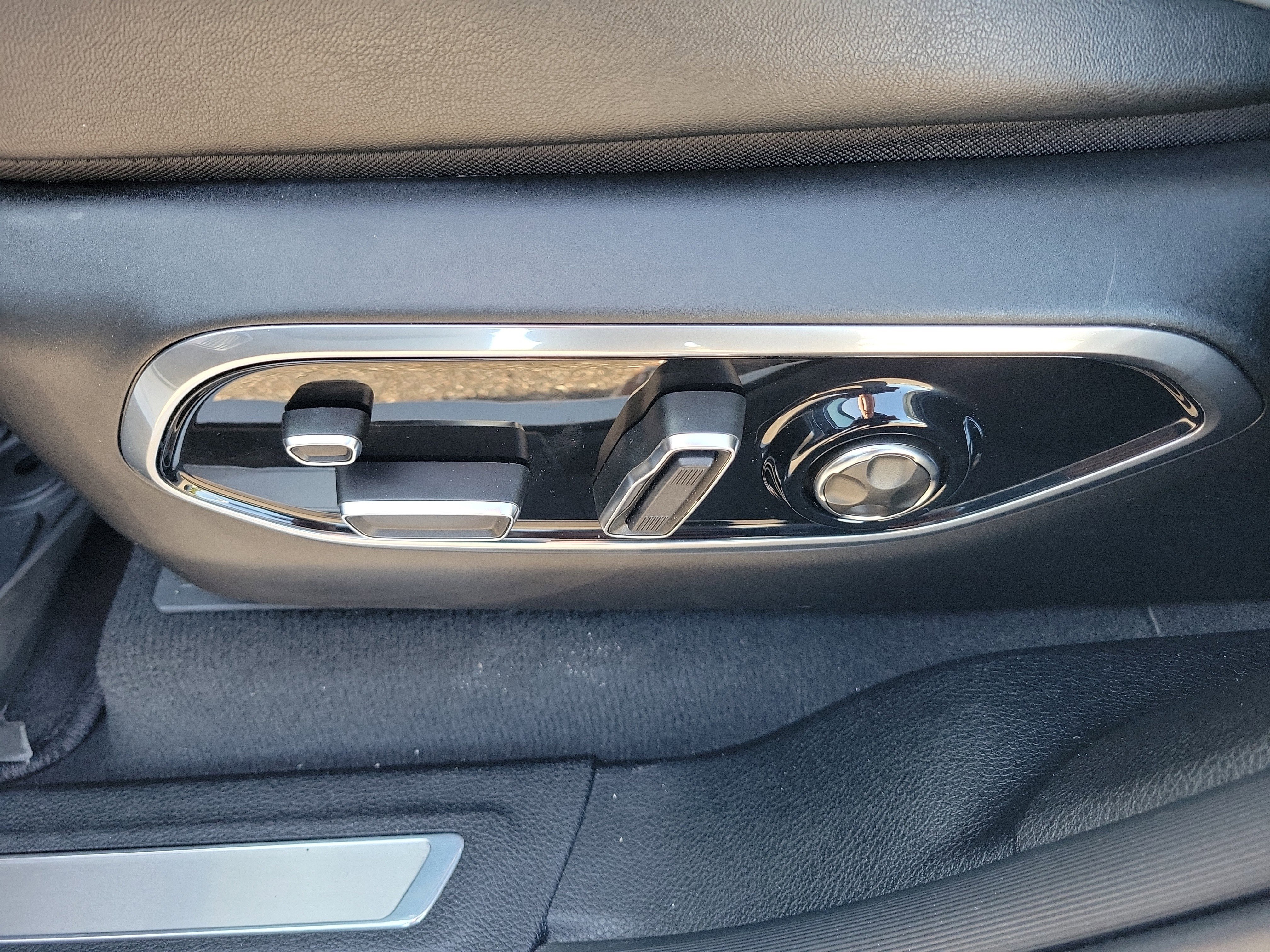 Used 2023 Jeep Grand Cherokee Overland w/ Adv Protech Group III image 27