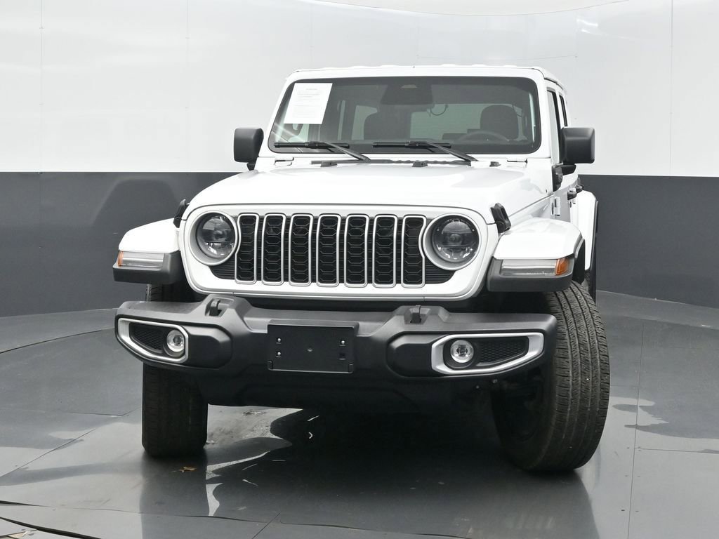 Used 2025 Jeep Wrangler Unlimited Sahara image 3