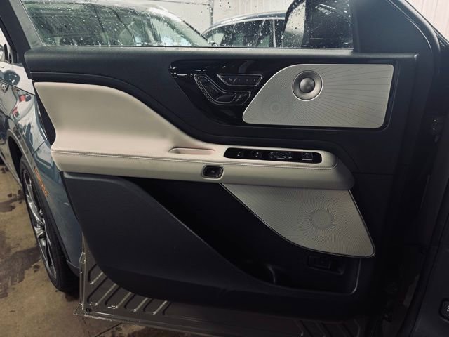 New 2026 Lincoln Aviator Reserve image 12