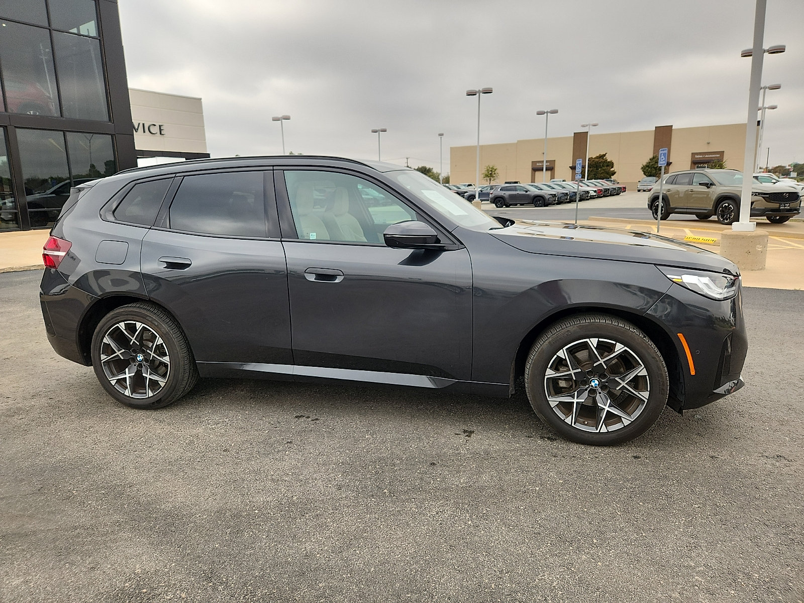 Used 2025 BMW X3 xDrive30i AWD/4WD image 6