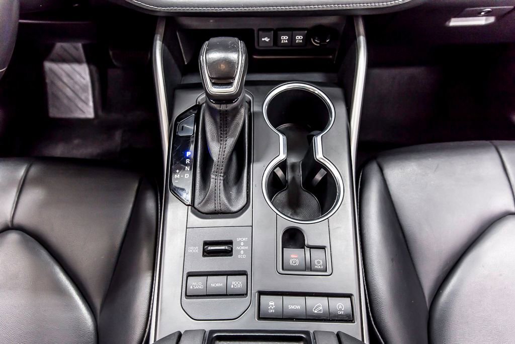 Used 2021 Toyota Highlander XLE image 23