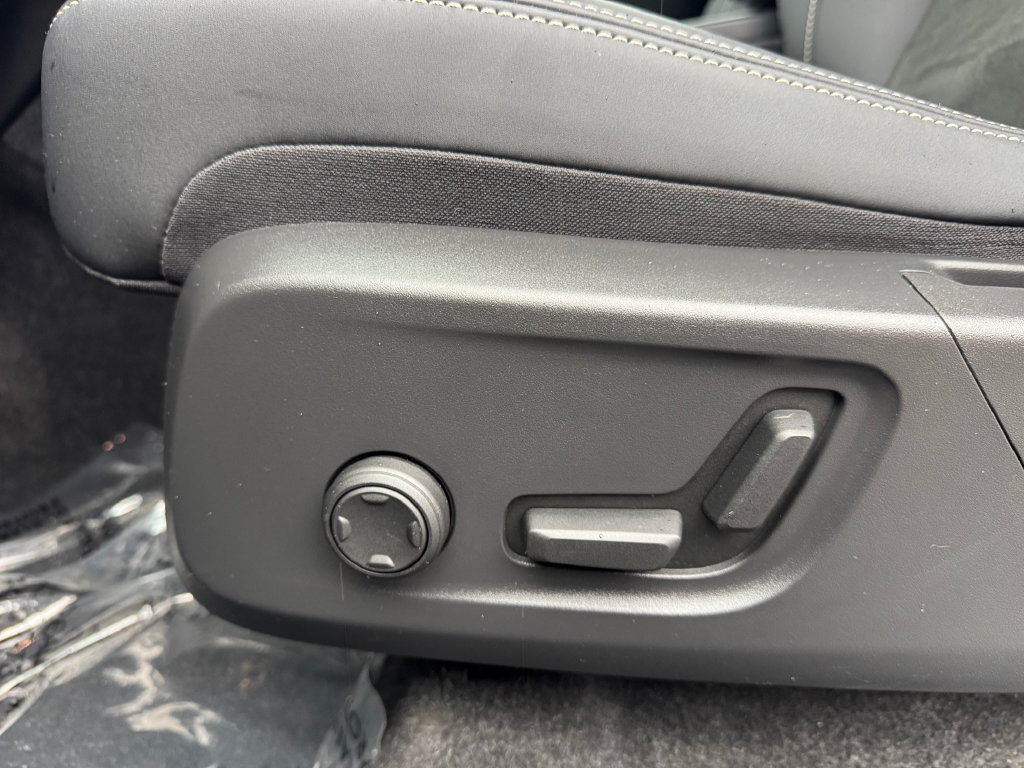 Certified 2023 Volvo XC40 Recharge Plus AWD/4WD image 12