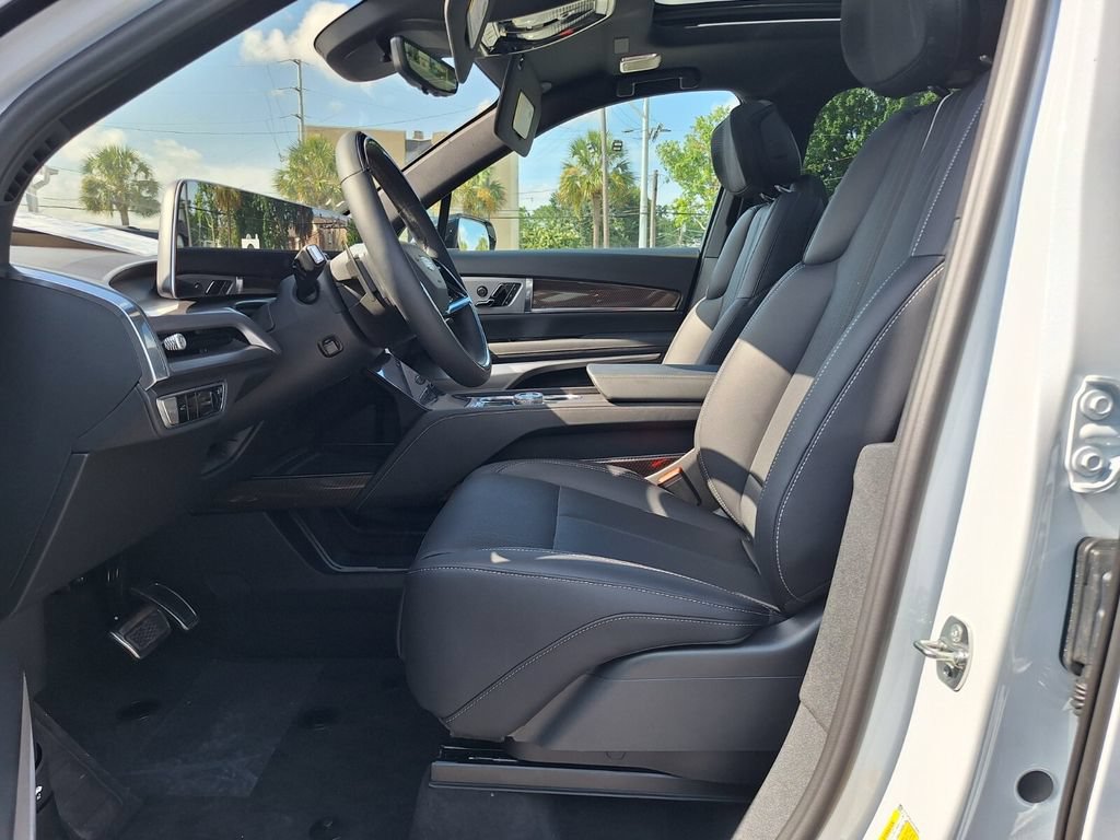 New 2027 Cadillac Vistiq Luxury w/ LPO, Floor Liner Package AWD/4WD image 12