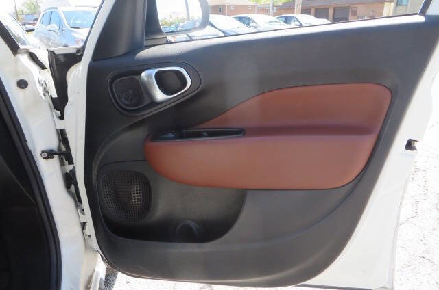 Used 2014 FIAT 500L Trekking w/ Popular Equipment Group FWD image 10