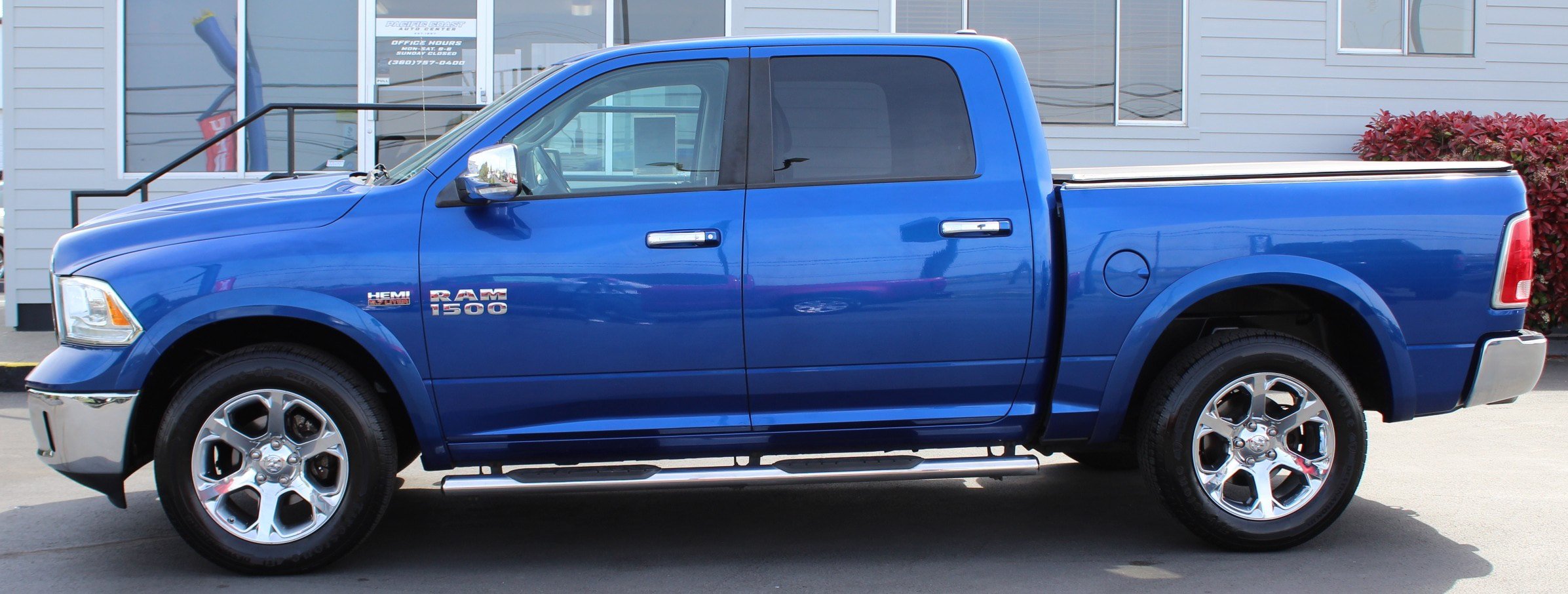 Used 2017 RAM 1500 Laramie w/ Convenience Group AWD/4WD image 3