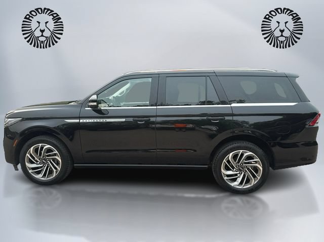 Used 2025 Lincoln Navigator Reserve AWD/4WD image 10