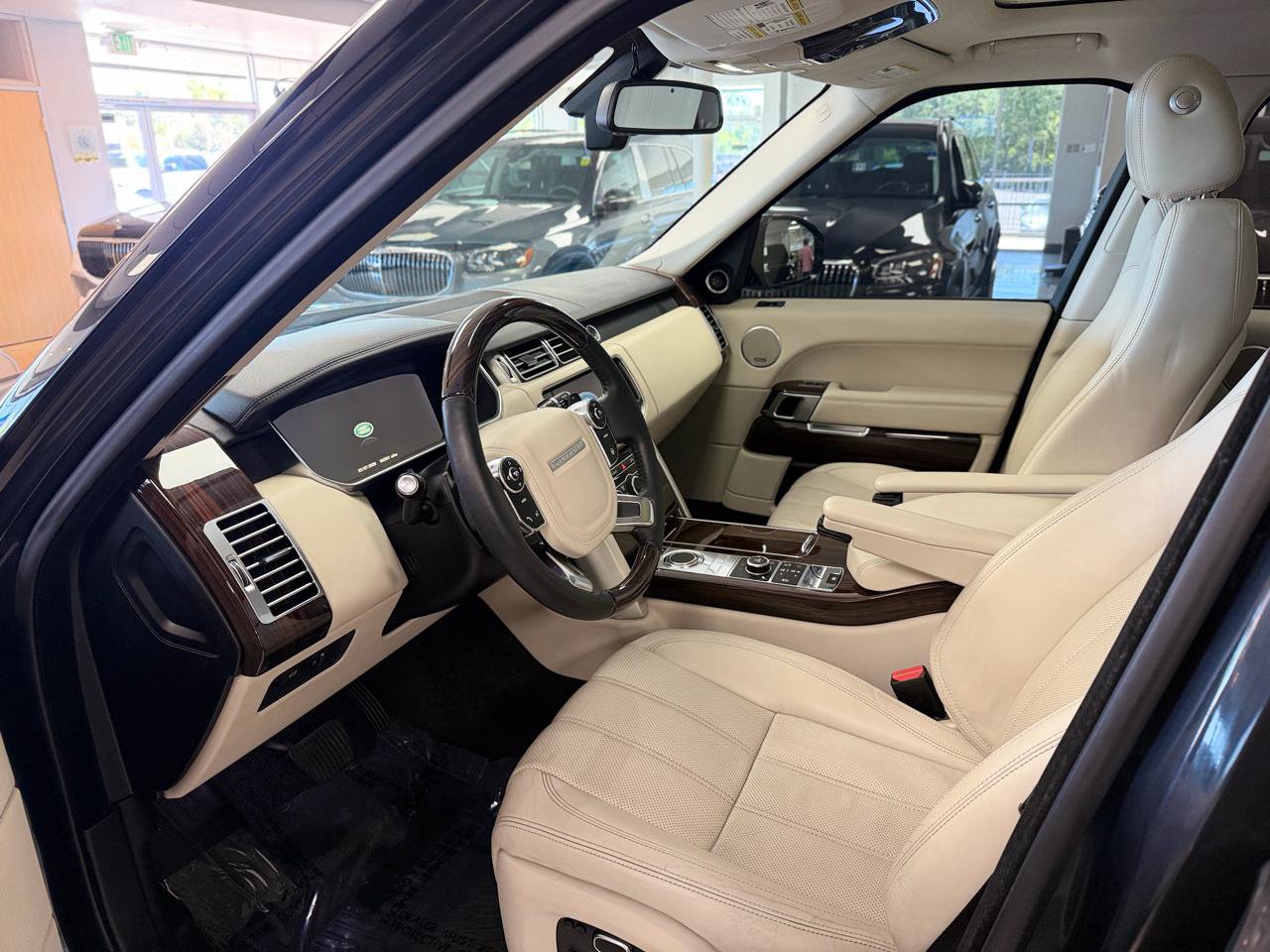 Used 2014 Land Rover Range Rover HSE AWD/4WD image 10
