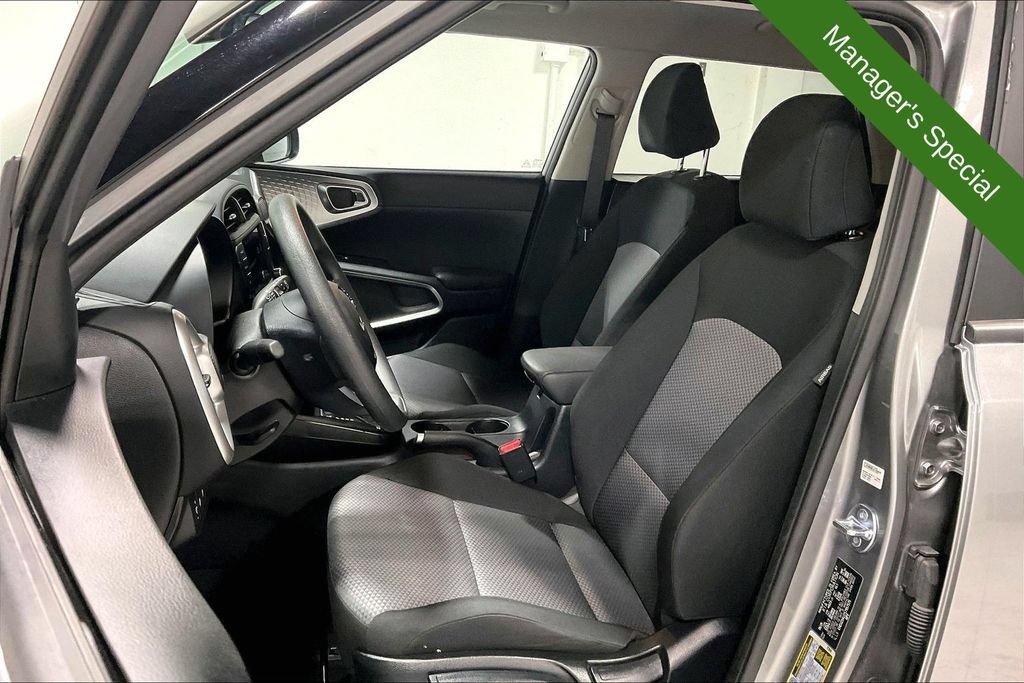 Used 2025 Kia Soul LX FWD image 30