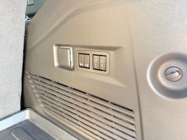 Used 2023 GMC Yukon Denali Ultimate image 22