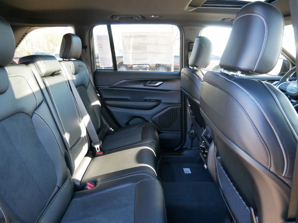 New 2025 Jeep Grand Cherokee Laredo image 25