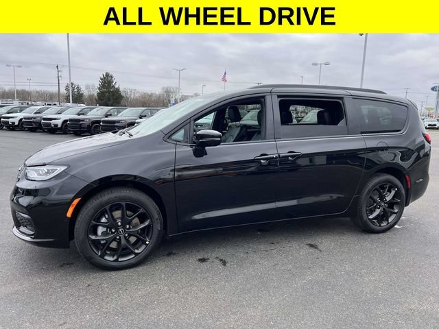 New 2026 Chrysler Pacifica Select w/ S Appearance Package AWD/4WD image 4