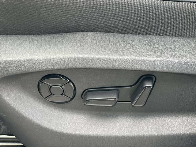 New 2026 Volkswagen Tiguan SE FWD image 18