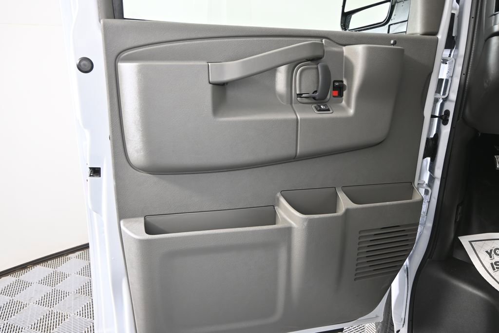 New 2026 Chevrolet Express 3500 image 17