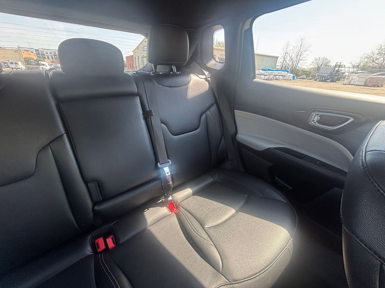 Used 2025 Jeep Compass Limited image 38