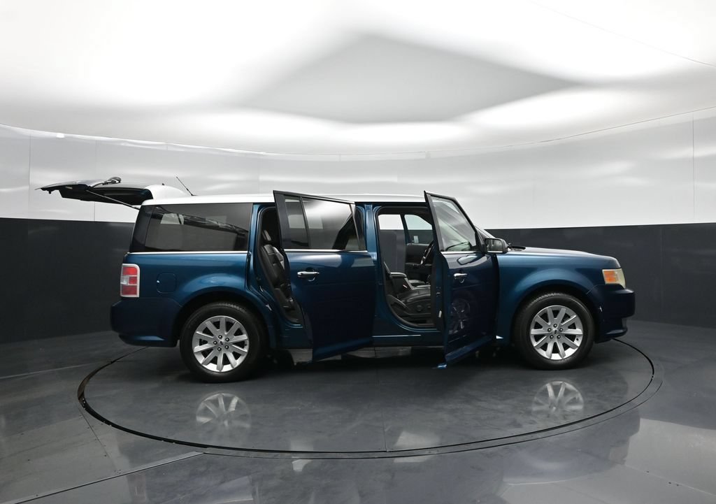Used 2011 Ford Flex SEL FWD image 4