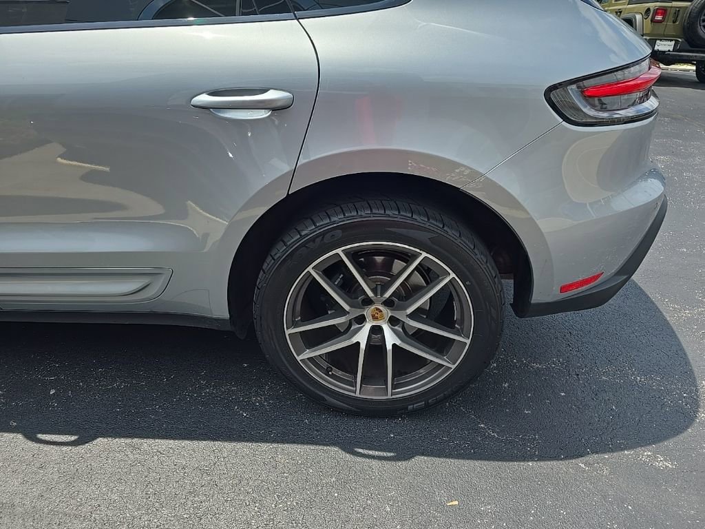 Used 2022 Porsche Macan S w/ Premium Package image 13