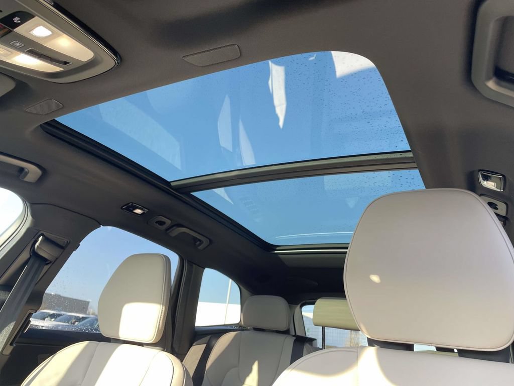 New 2026 Volvo XC60 B5 Plus w/ Protection Package Premier AWD/4WD image 9