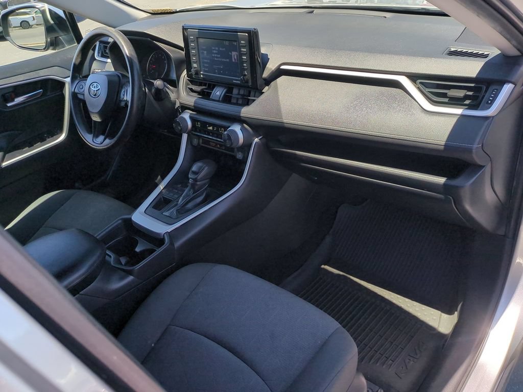 Used 2020 Toyota RAV4 XLE AWD/4WD image 33