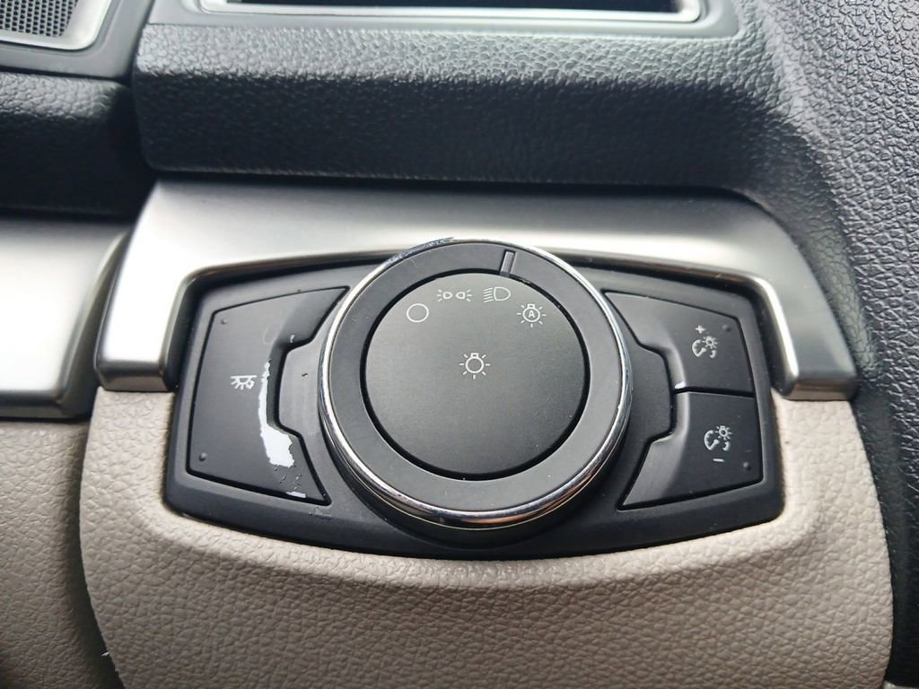 Used 2018 Ford Explorer XLT image 20