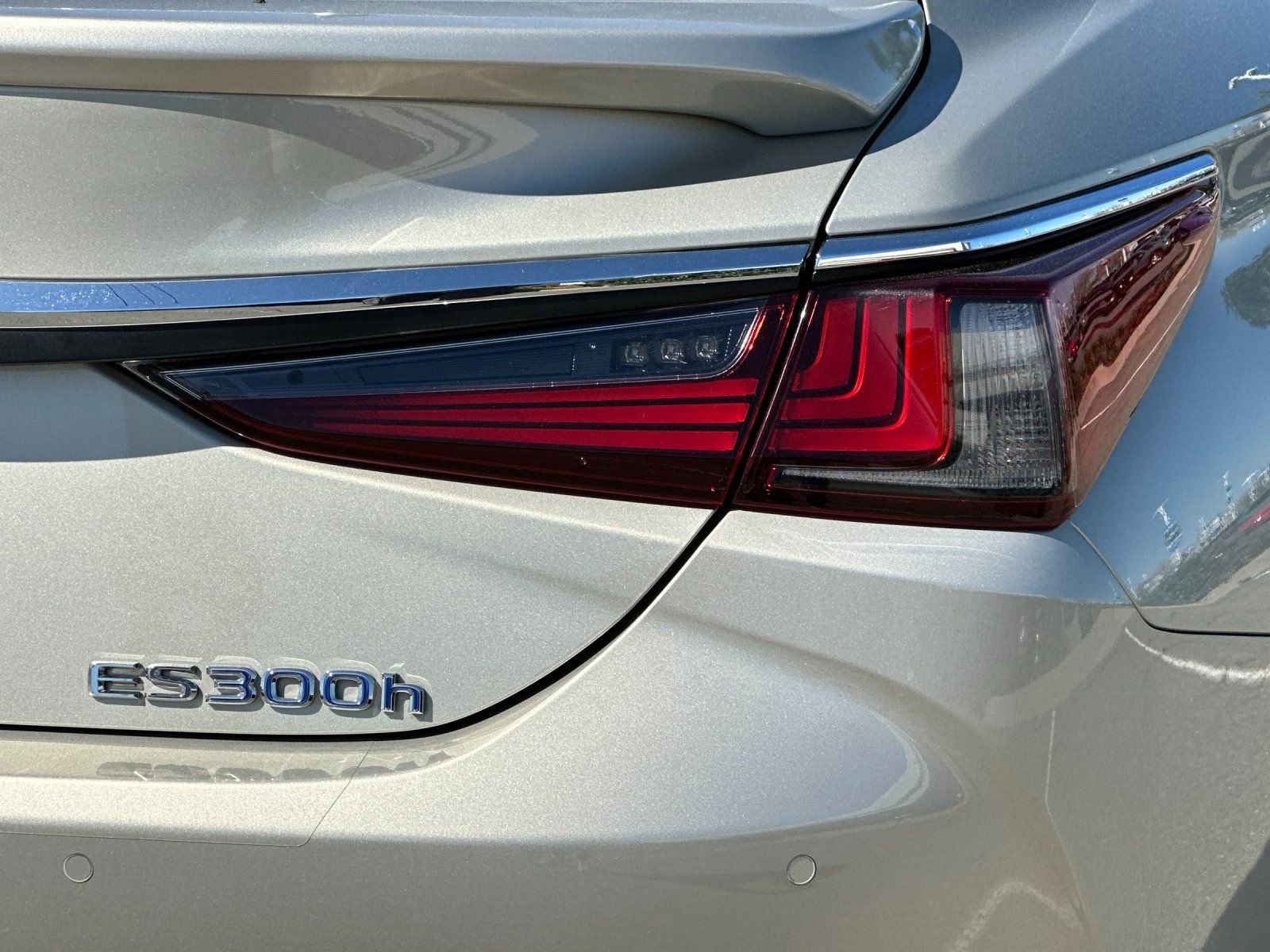 Used 2021 Lexus ES 300h 300h Luxury w/ Accessory Package 2 image 27