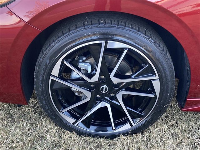 Used 2024 Nissan Sentra SR w/ SR Premium Package image 12