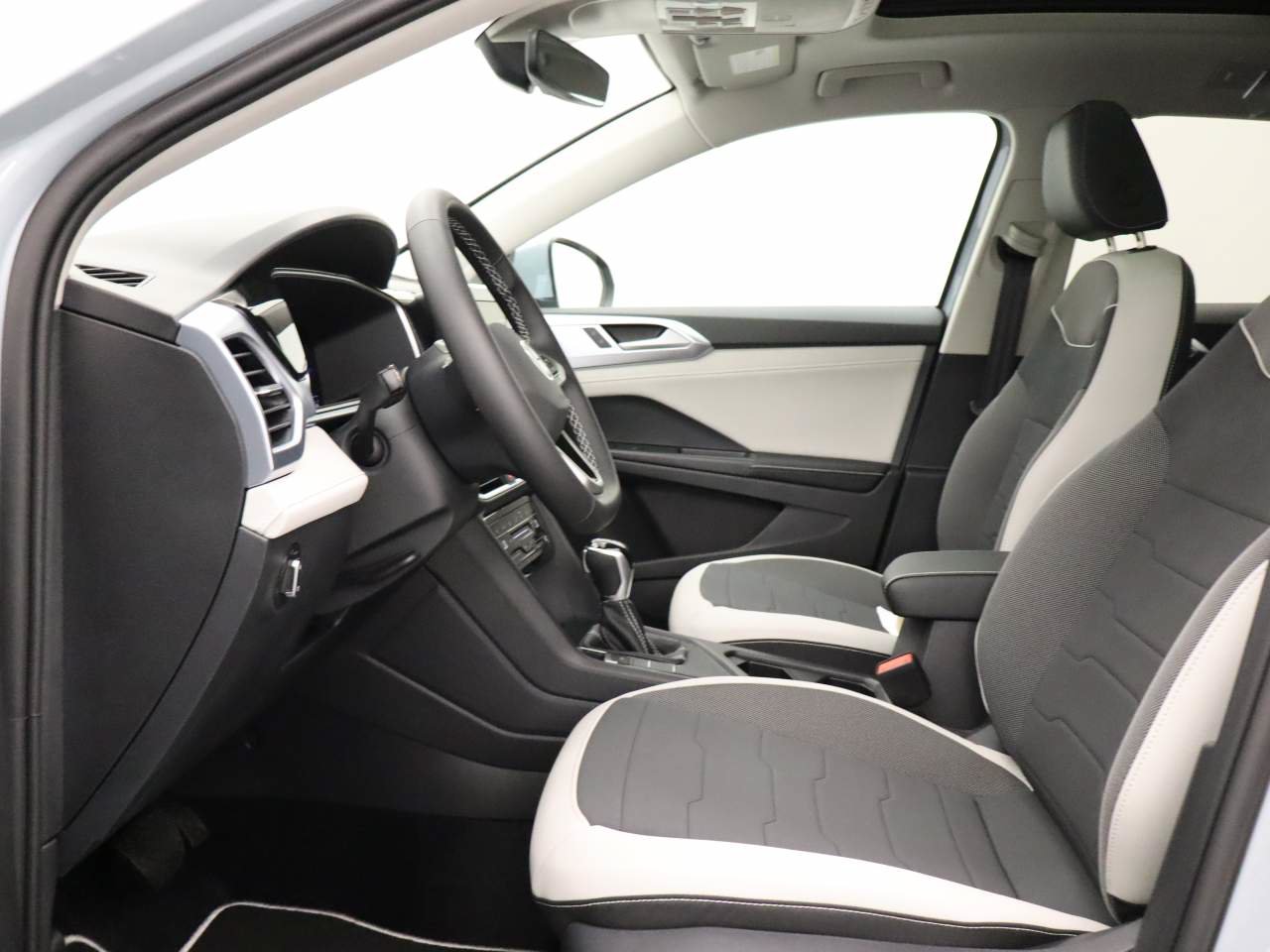New 2026 Volkswagen Taos SE FWD image 14