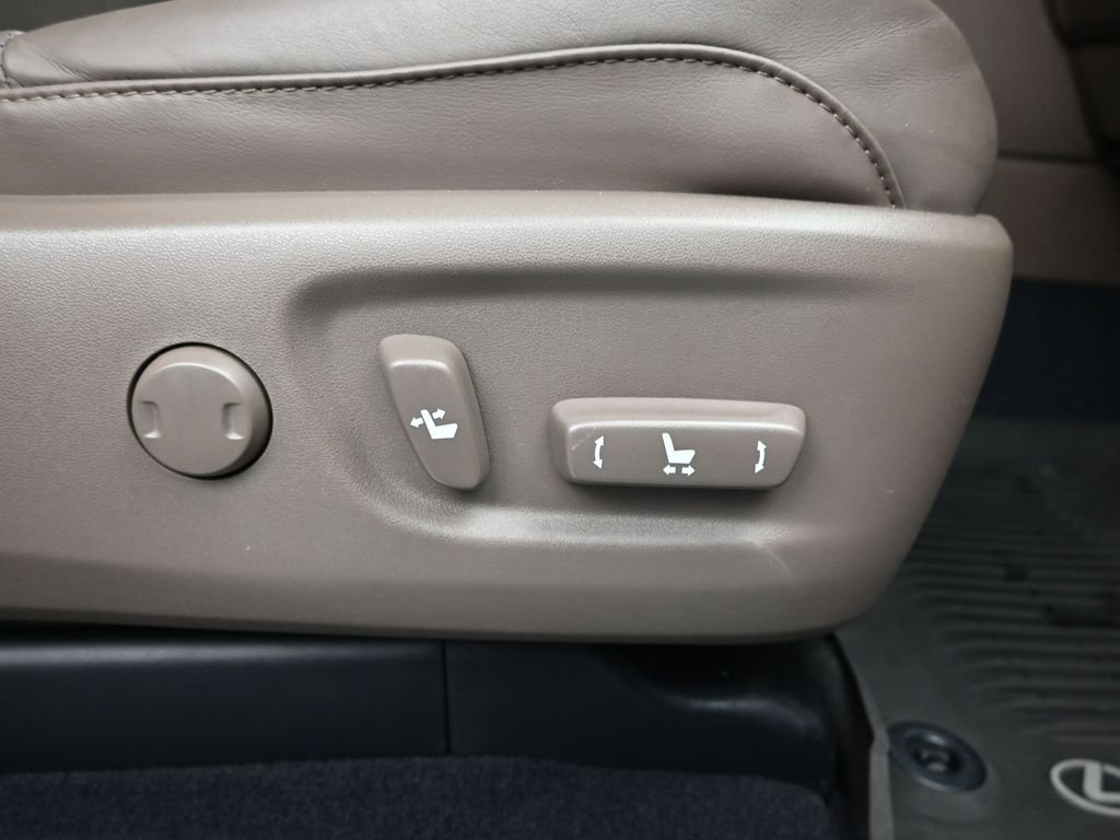 Used 2023 Lexus GX 460 Luxury w/ Sport Design Package image 12