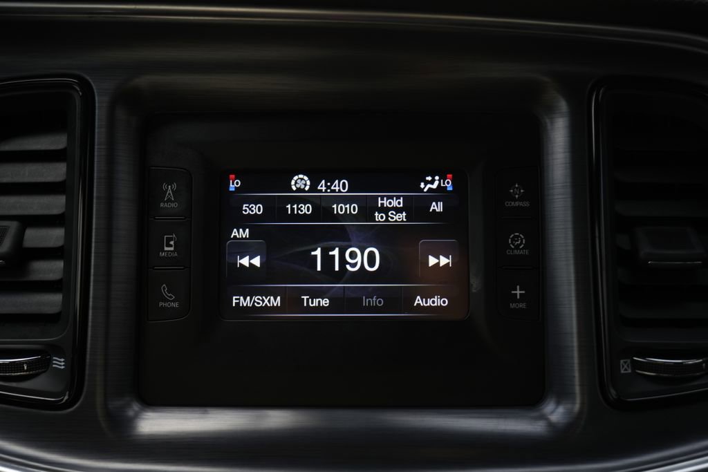 Used 2015 Dodge Challenger SXT image 40