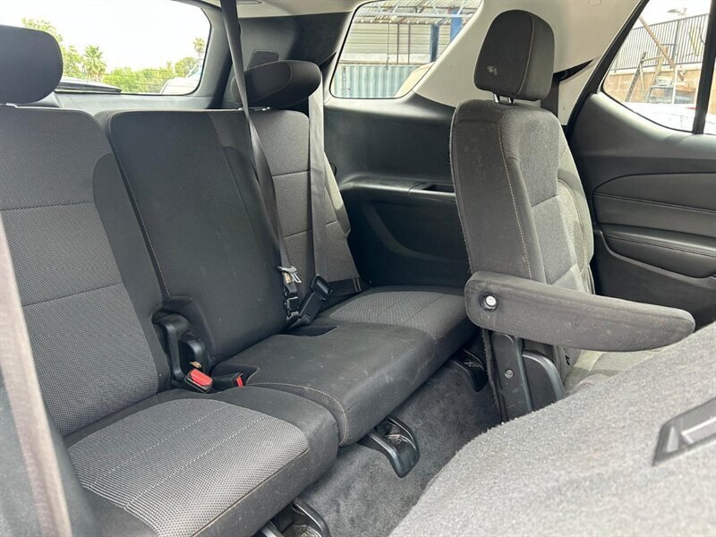 Used 2020 Chevrolet Traverse LT FWD image 26