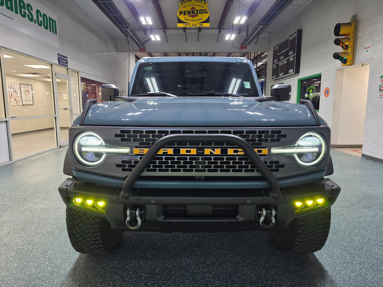 Used 2022 Ford Bronco Badlands image 2