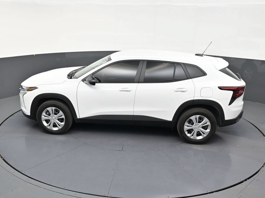 Used 2026 Chevrolet Trax LS FWD image 13