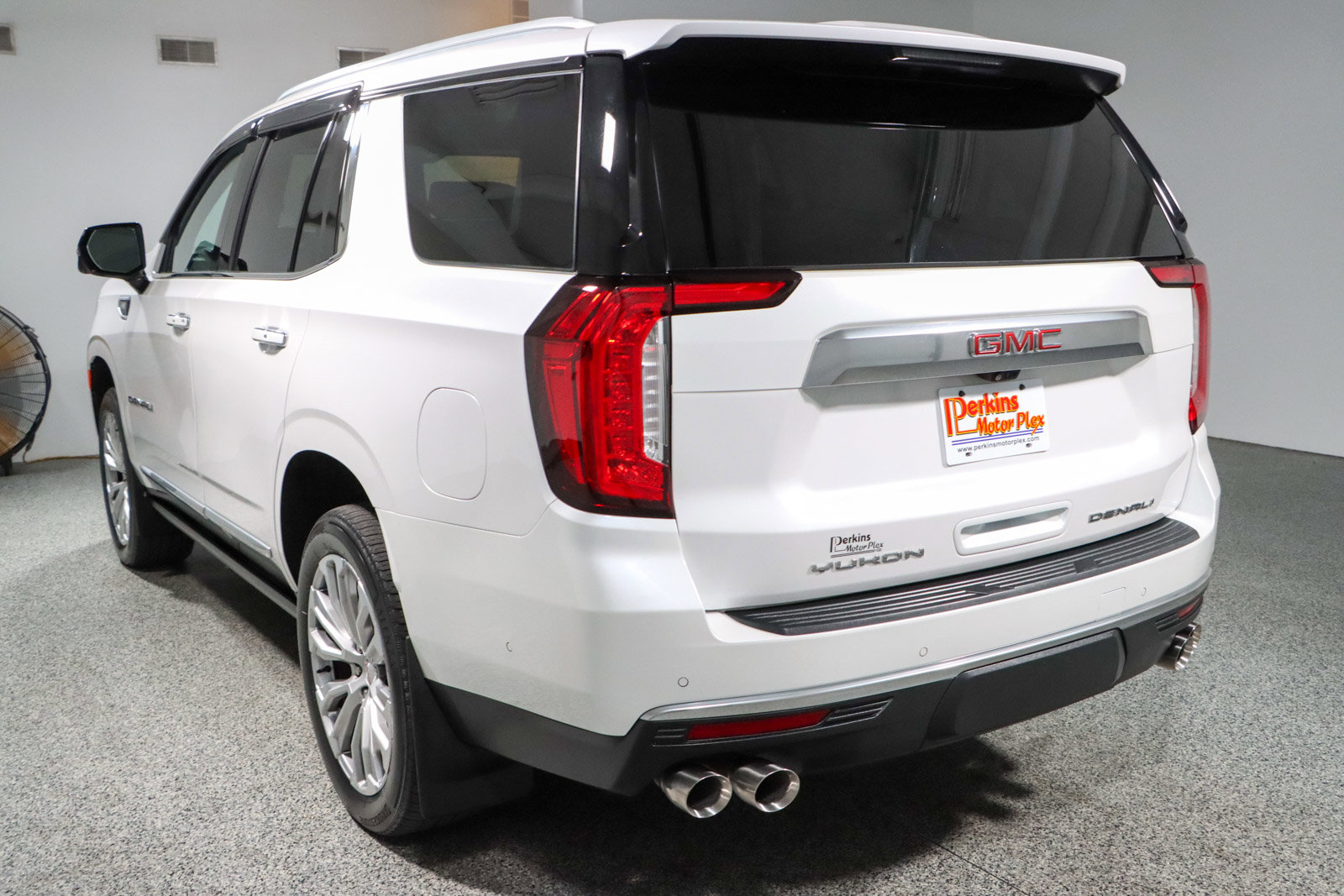 Used 2023 GMC Yukon Denali w/ Denali Reserve Package AWD/4WD image 9