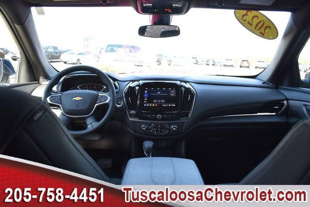 Used 2023 Chevrolet Traverse LT image 3