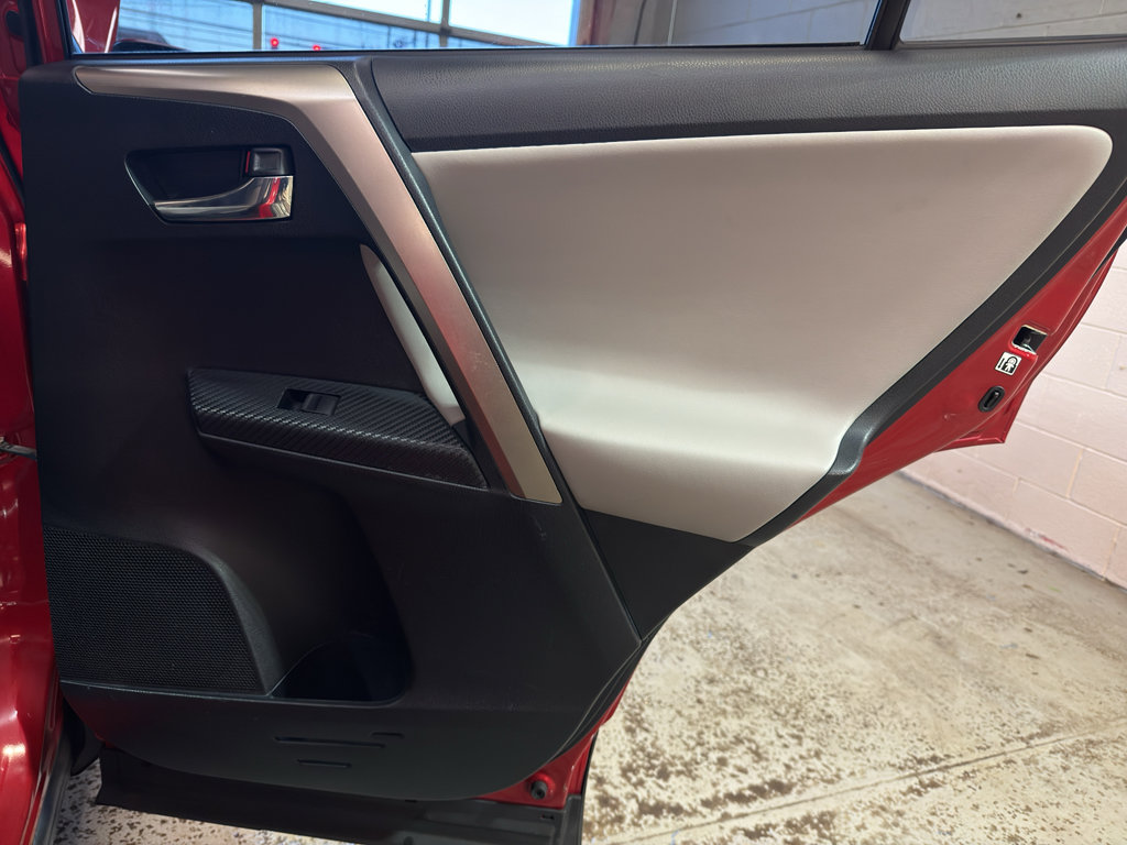 Used 2015 Toyota RAV4 Limited image 25