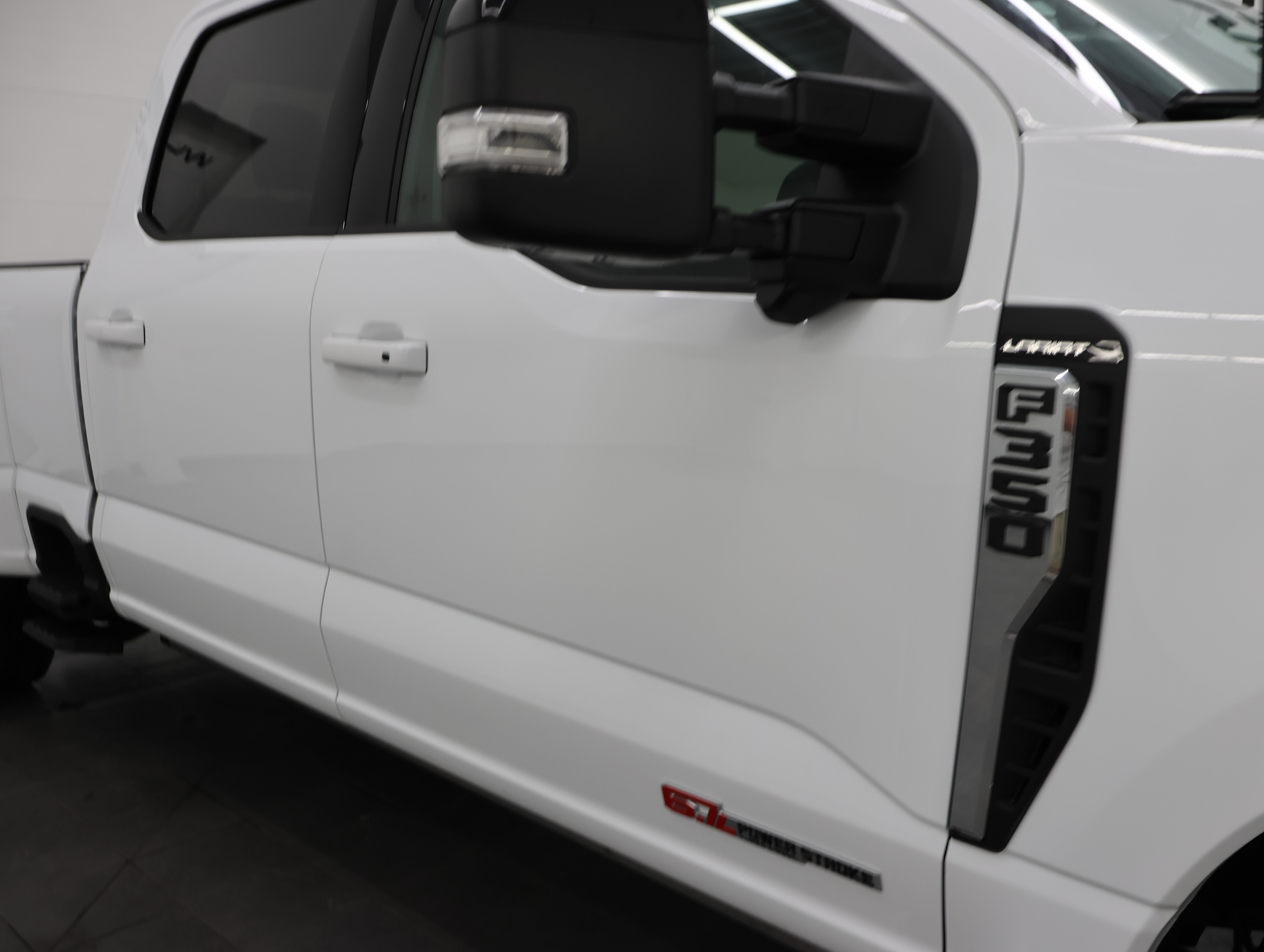 Used 2024 Ford F350 Lariat w/ Lariat Ultimate Package AWD/4WD image 29