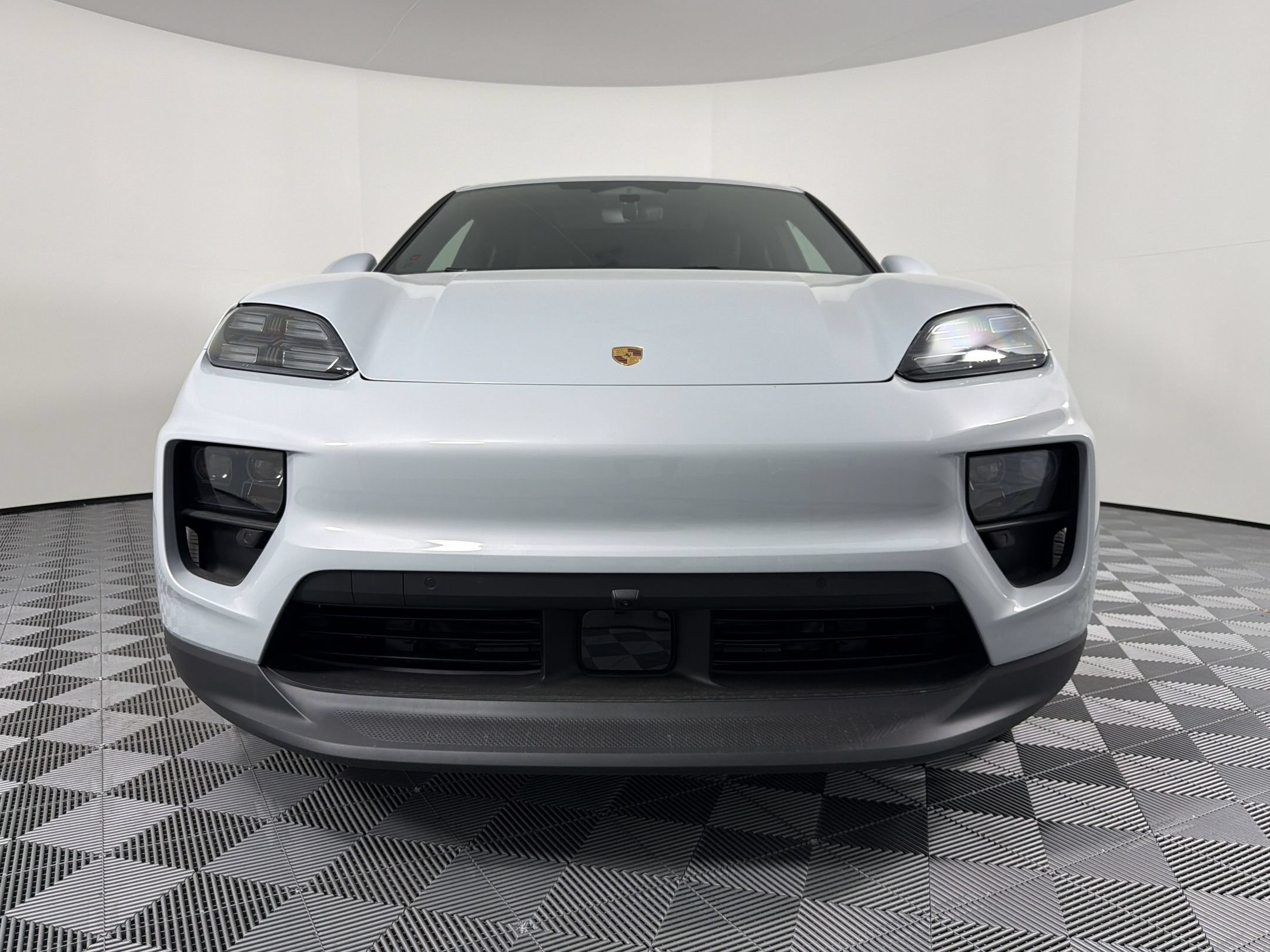 New 2026 Porsche Macan Electric RWD image 6
