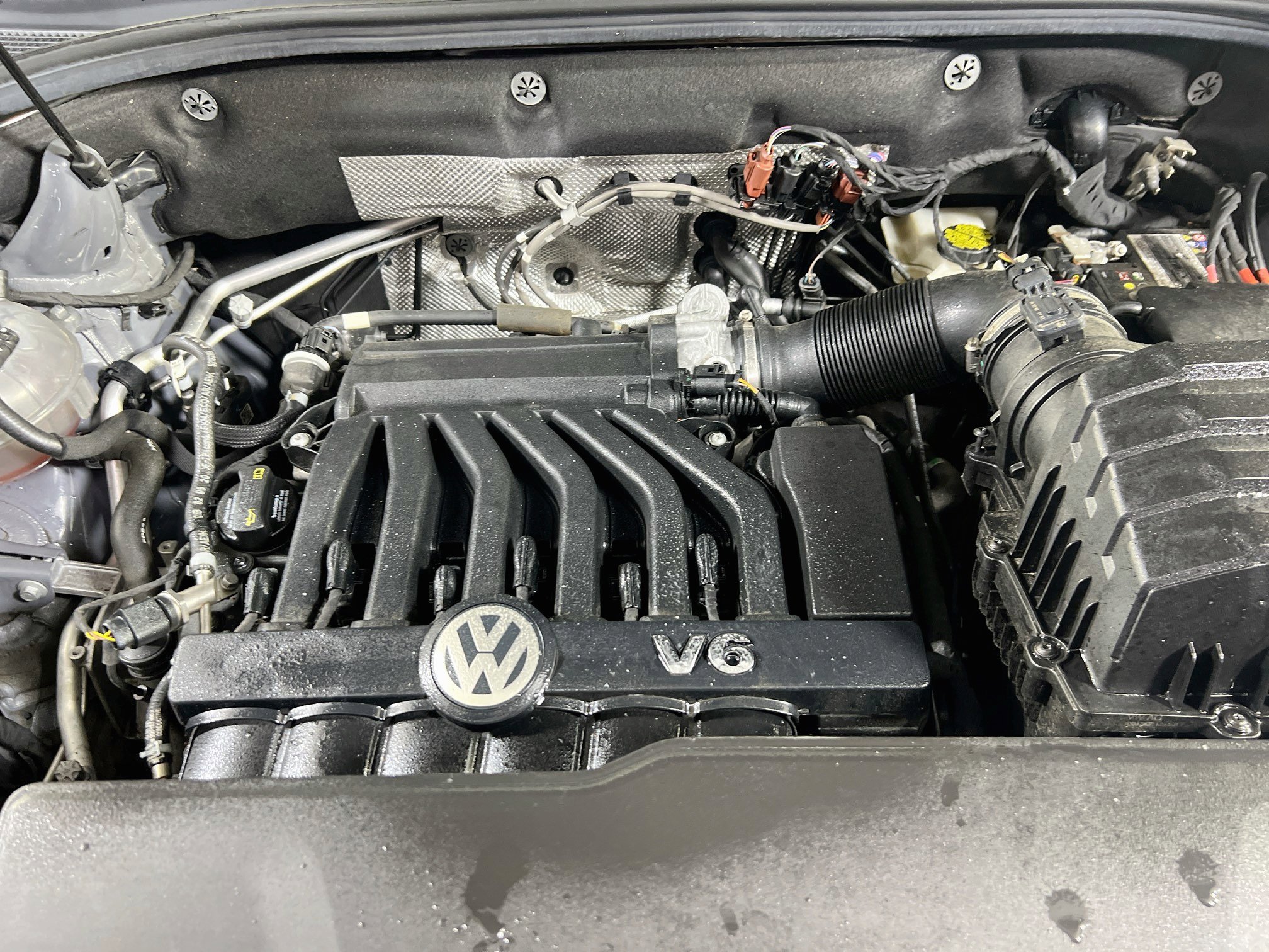 Used 2020 Volkswagen Atlas Cross Sport SEL R-Line AWD/4WD image 30