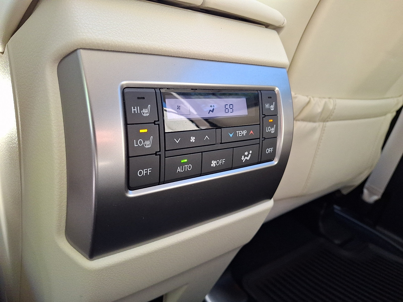 Certified 2023 Lexus GX 460 Premium w/ Premium Package AWD/4WD image 11