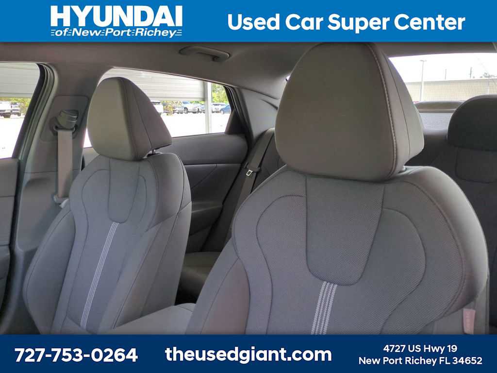 Used 2025 Hyundai Elantra SE FWD image 7