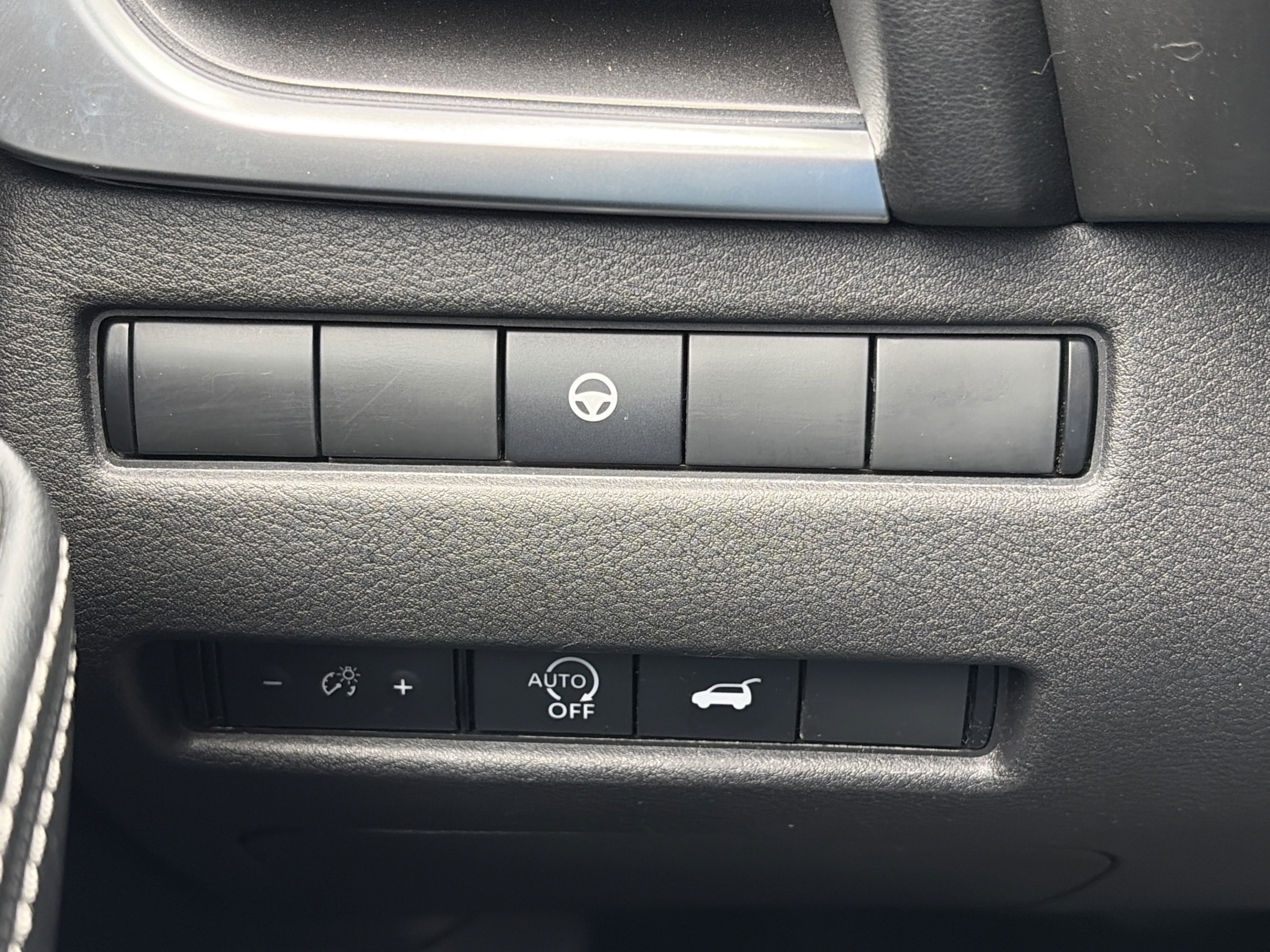 Used 2024 Nissan Rogue SV FWD image 19