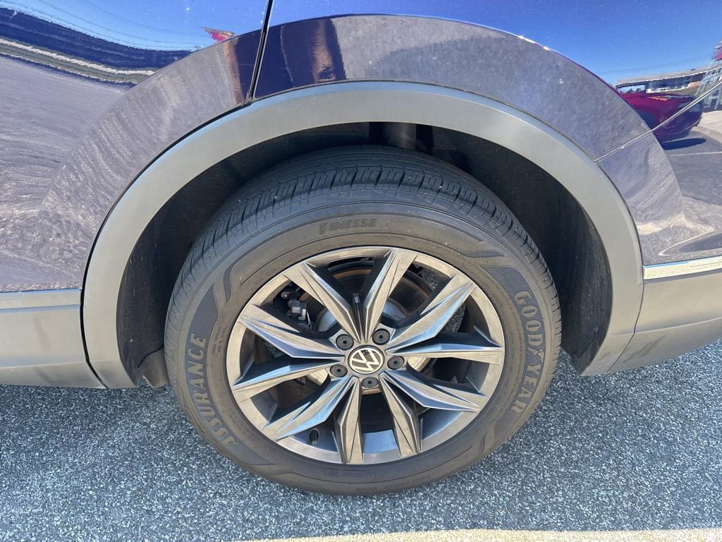 Used 2023 Volkswagen Tiguan SE image 9
