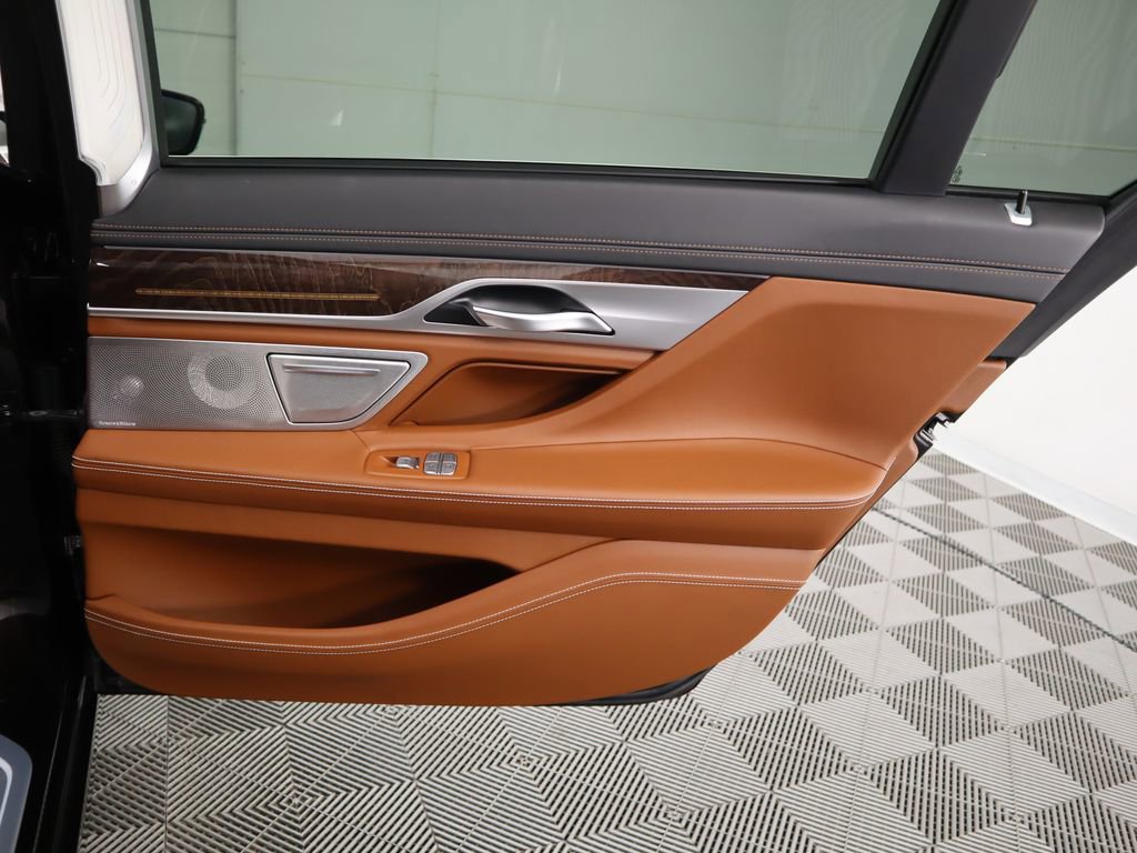 Used 2019 BMW 750i w/ Executive Package image 28