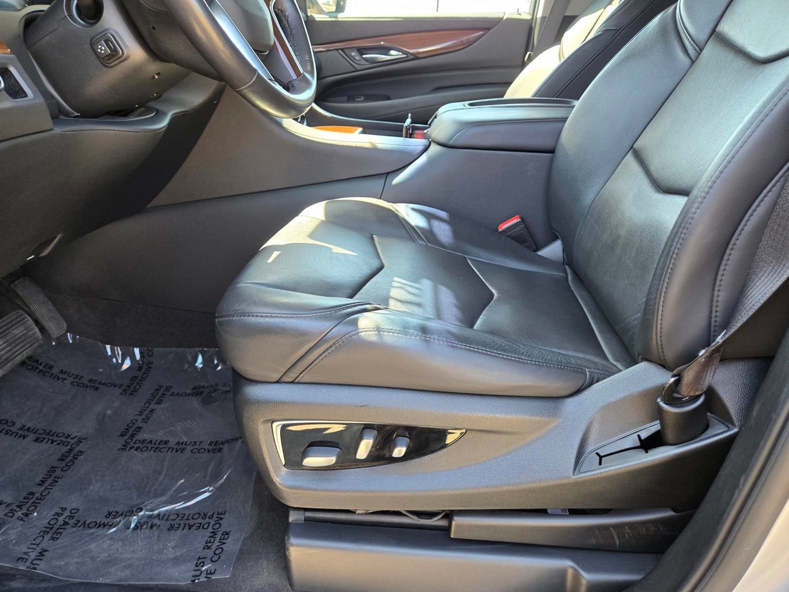 Used 2020 Cadillac Escalade Luxury RWD image 12