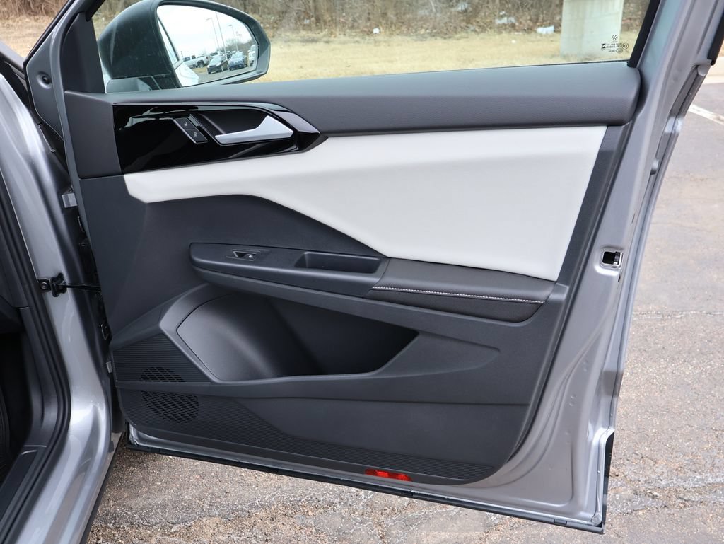 New 2026 Volkswagen Taos S FWD image 40