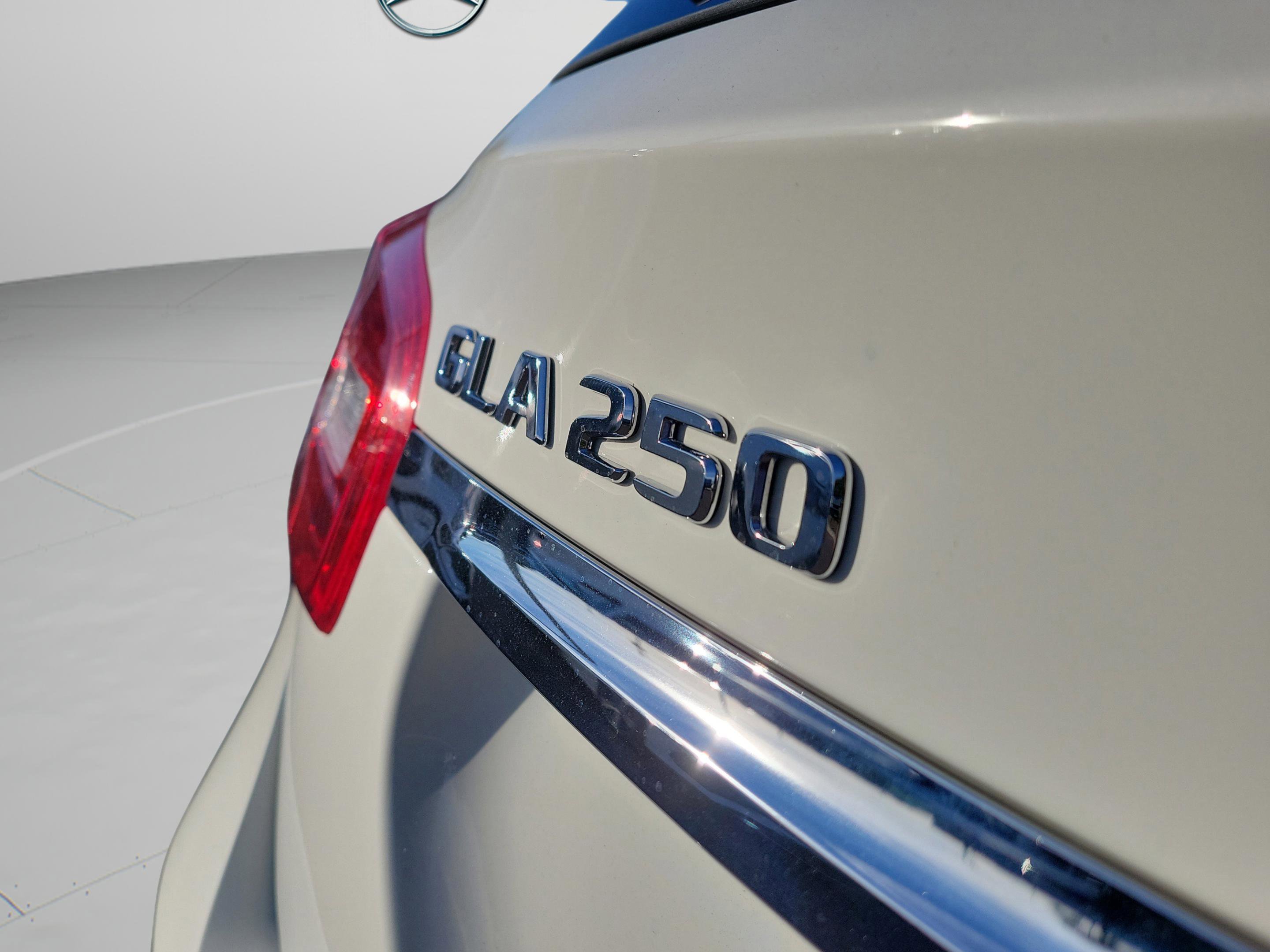 Certified 2018 Mercedes-Benz GLA 250 image 31