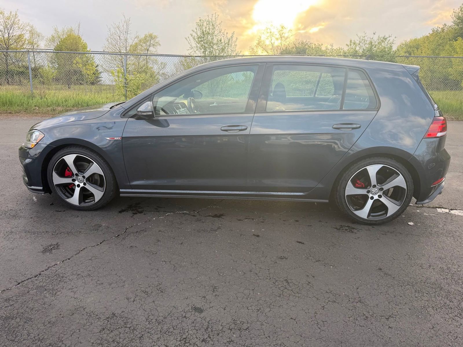 Used 2018 Volkswagen Golf 4-Door FWD image 9