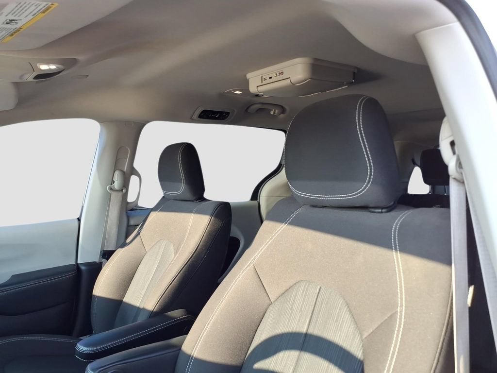 Used 2020 Chrysler Voyager LX w/ Cold Weather Group FWD image 22