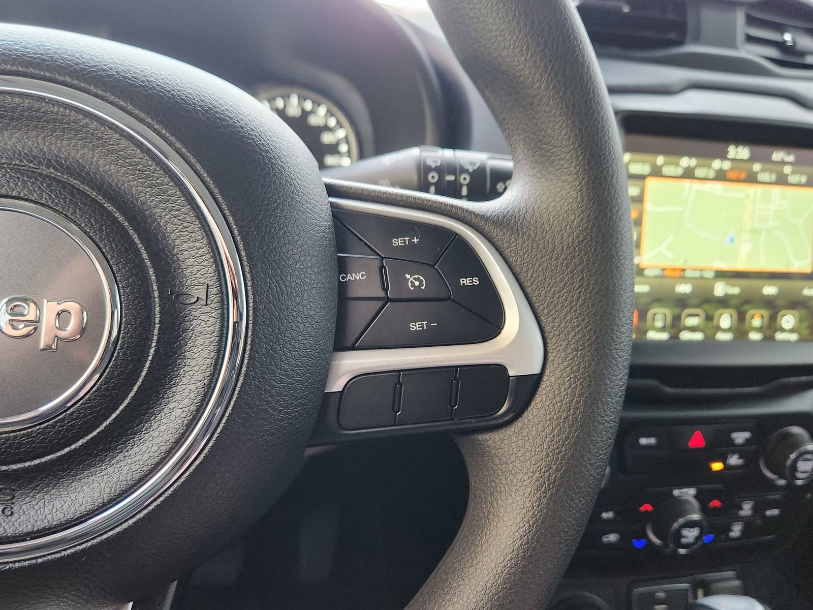 Used 2023 Jeep Renegade Latitude image 33