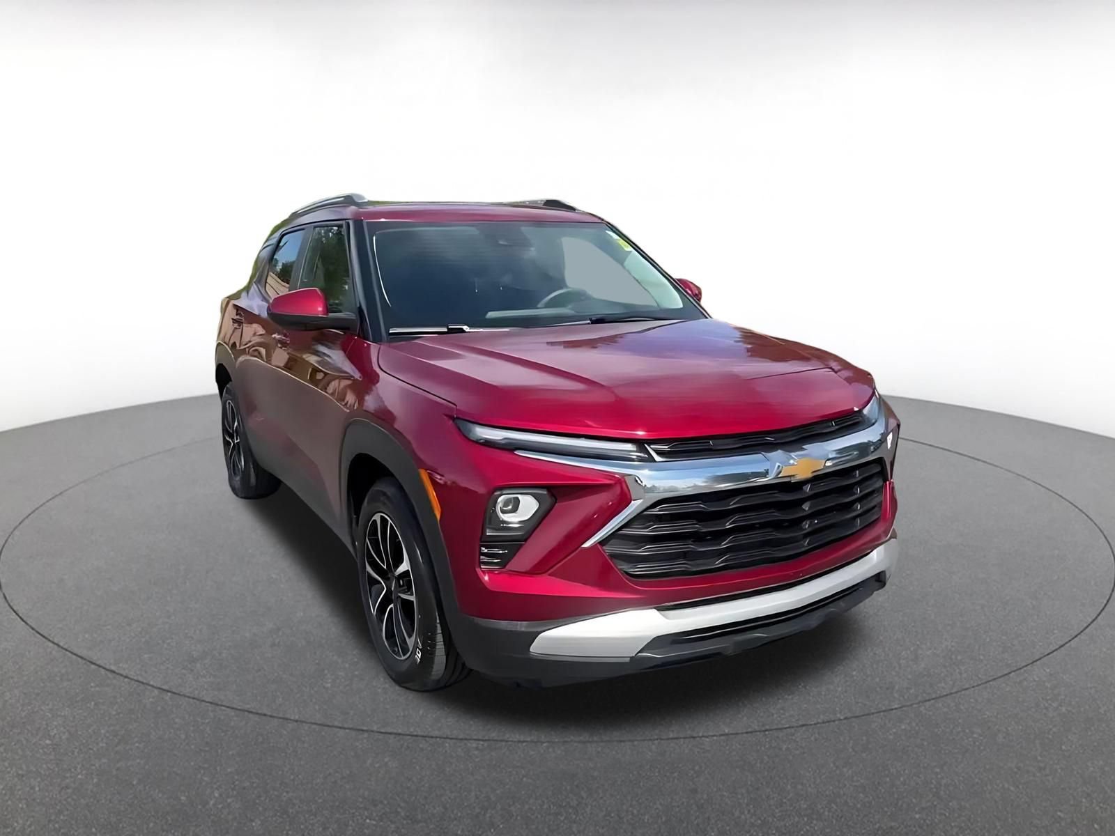 Used 2025 Chevrolet TrailBlazer LT FWD image 3